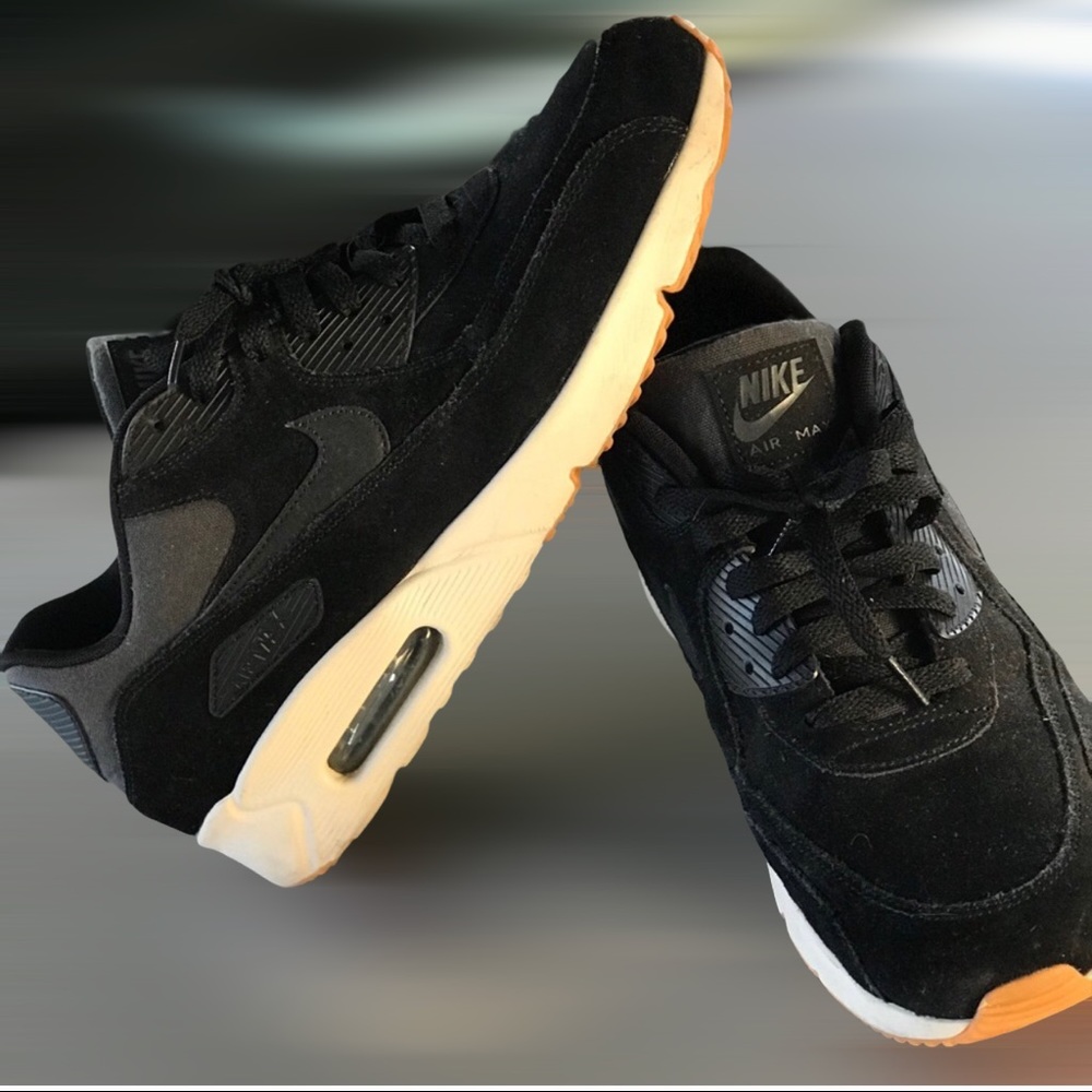 Nike air maxes